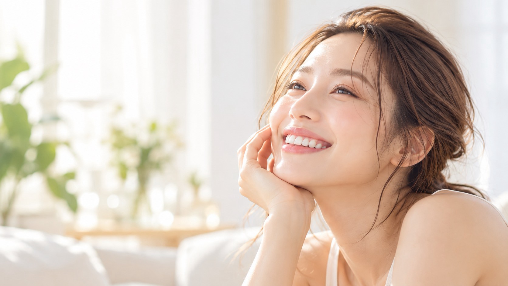自然な笑顔の女性（イメージ）
